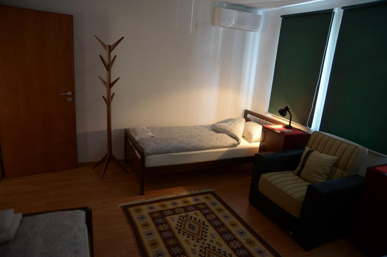 Hostel Tuba Pristina Buitenkant foto